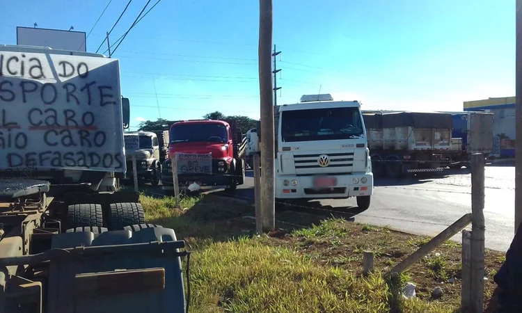 Caminhoneiros: ministro chegou a dizer que algumas estimativas sobre impacto da paralisação estavam exageradas e que economistas já vinham observando perda de ritmo antes da greve (Edinei Nunes/Reprodução)