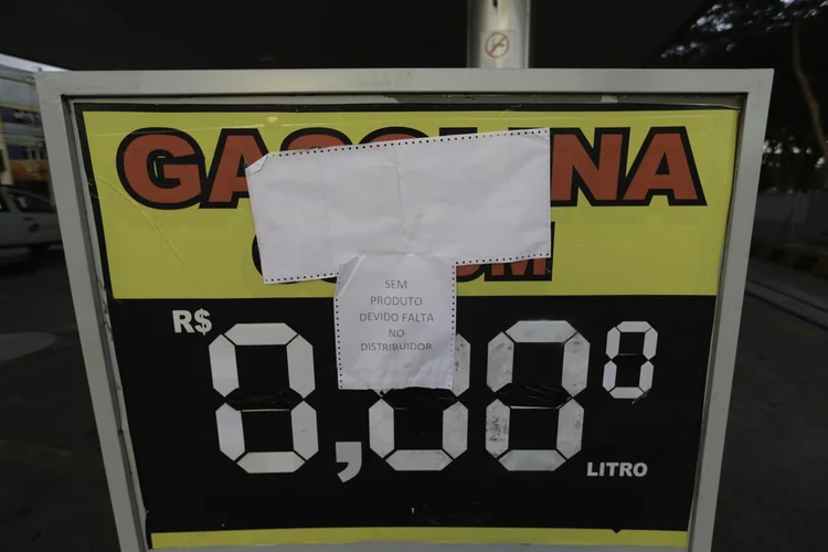 Combustível: governo quer reduzir o preço da gasolina e do gás de cozinha até o próximo mês, mas garante que não haverá interferência no modelo de reajuste de preços (Fabio Rodrigues Pozzebom/Agência Brasil)