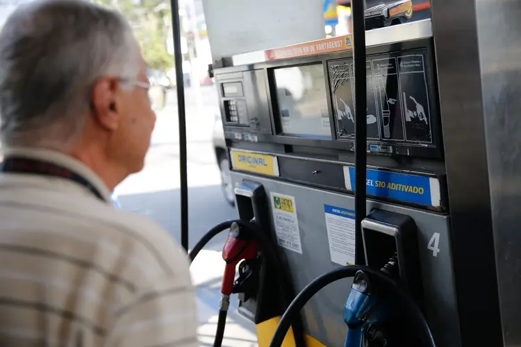 Combustível: subsidiar o preço dos combustíveis custaria R$30 bilhões ao Tesouro Nacional até o fim do ano (Fernando Frazão/Agência Brasil)