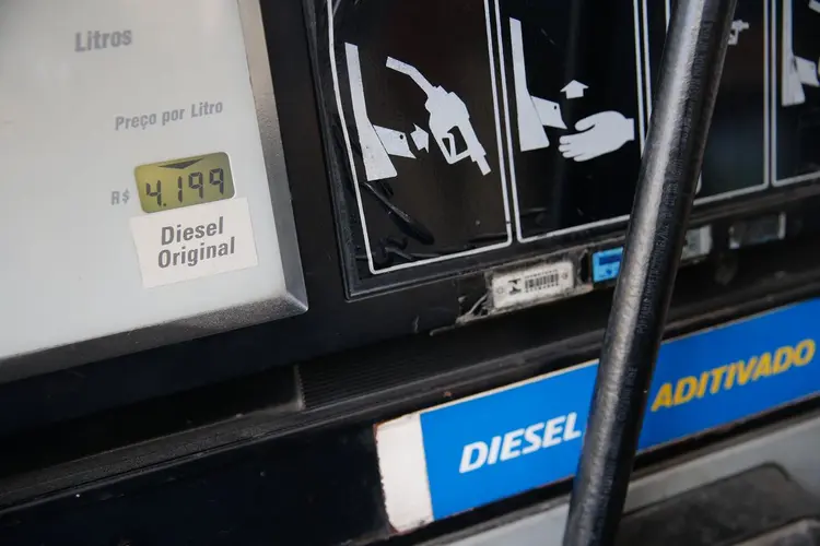 Após quase 20 dias do fim da greve dos caminhoneiros, o preço do óleo diesel se mantém em patamar elevado (Fernando Frazão/Agência Brasil)