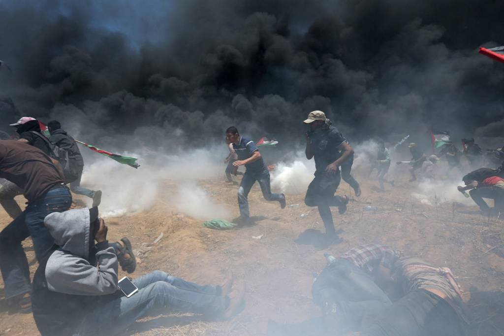Faixa de Gaza: 59 palestinos, incluindo vários menores de idade, foram mortos pelos israelenses, de acordo com autoridades locais (Reuters/Ibraheem Abu Mustafa)
