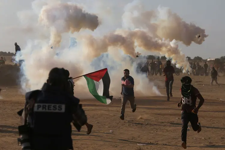 Gaza: os dois palestinos foram mortos após o grande protesto de ontem que deixou cerca de 60 mortos e 2 mil feridos (Ibraheem Abu Mustafa/Reuters)