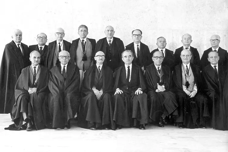 O STF em 1965, quando a ditadura militar aumentou o número de ministros de 11 para 16 (STF/Divulgação)