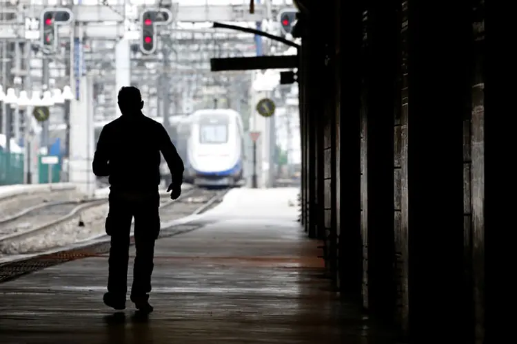 Greve: as principais estações de Paris e das grandes cidades do país amanheceram quase desertas (Christian Hartmann/Reuters)