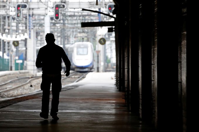 Em greve de ferroviários, trens na França ficam paralisados