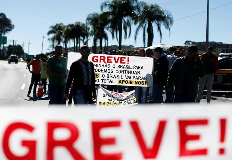Protestos: não há dúvidas no governo de que empresas agiram para incentivar a greve dos caminhoneiros, segundo fonte (Rodolfo Buhrer/Reuters)