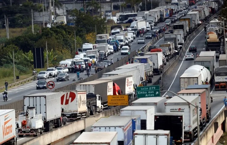 Caminhoneiros: flagrantes foram registrados nas BRs 282, 116, 101, 230, 040, 050, 226 e 364 (Leonardo Benassatto/Reuters)