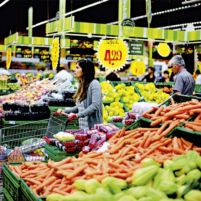 Greve faz brasileiro antecipar ida ao mercado, diz pesquisa