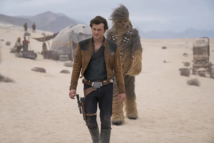 HAN SOLO: filme começa com um "racha de carros" no espaço (Han Solo: A Star Wars Story/Divulgação)