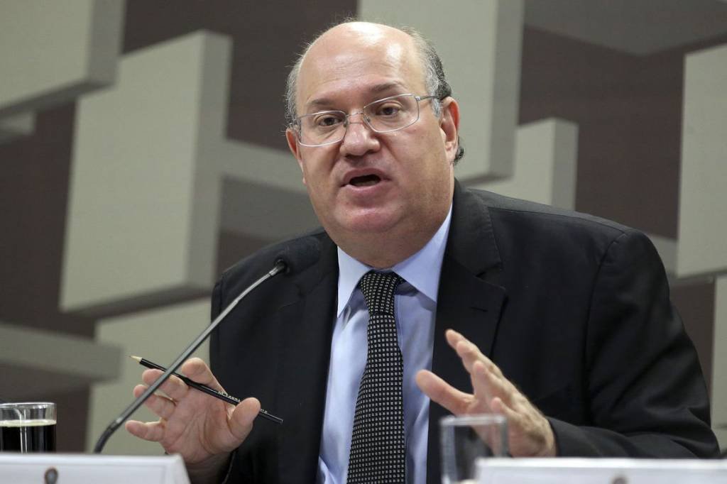 Educação financeira pode reduzir endividamento excessivo, diz Goldfajn