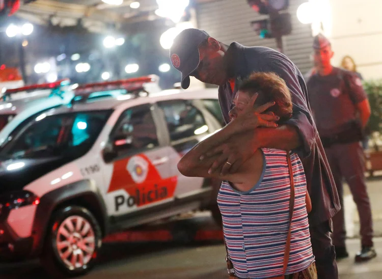 Incêndio em São Paulo: ao menos 120 famílias viviam irregularmente no imóvel (Leonardo Benassatto/Reuters/Reuters)