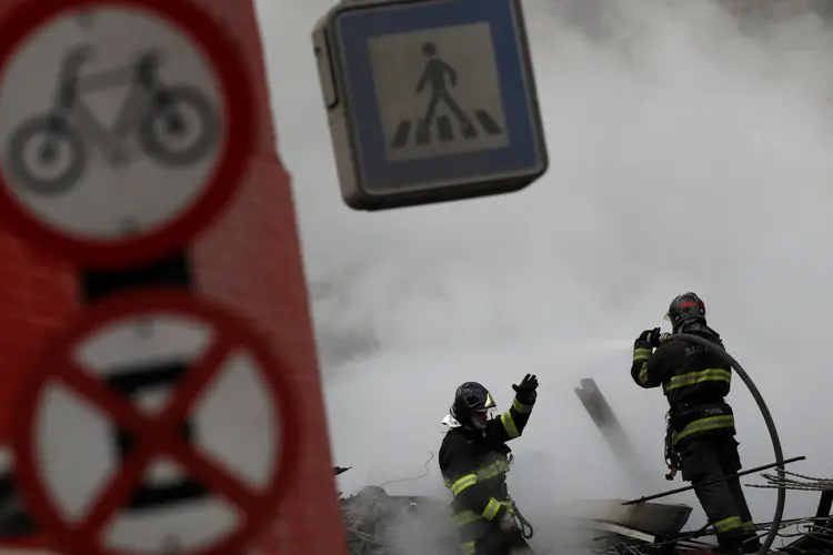 Incêndio em São Paulo: desaparecido trabalhava como carregador na Rua 25 de Março (Leonardo Benassatto/Reuters/Reuters)