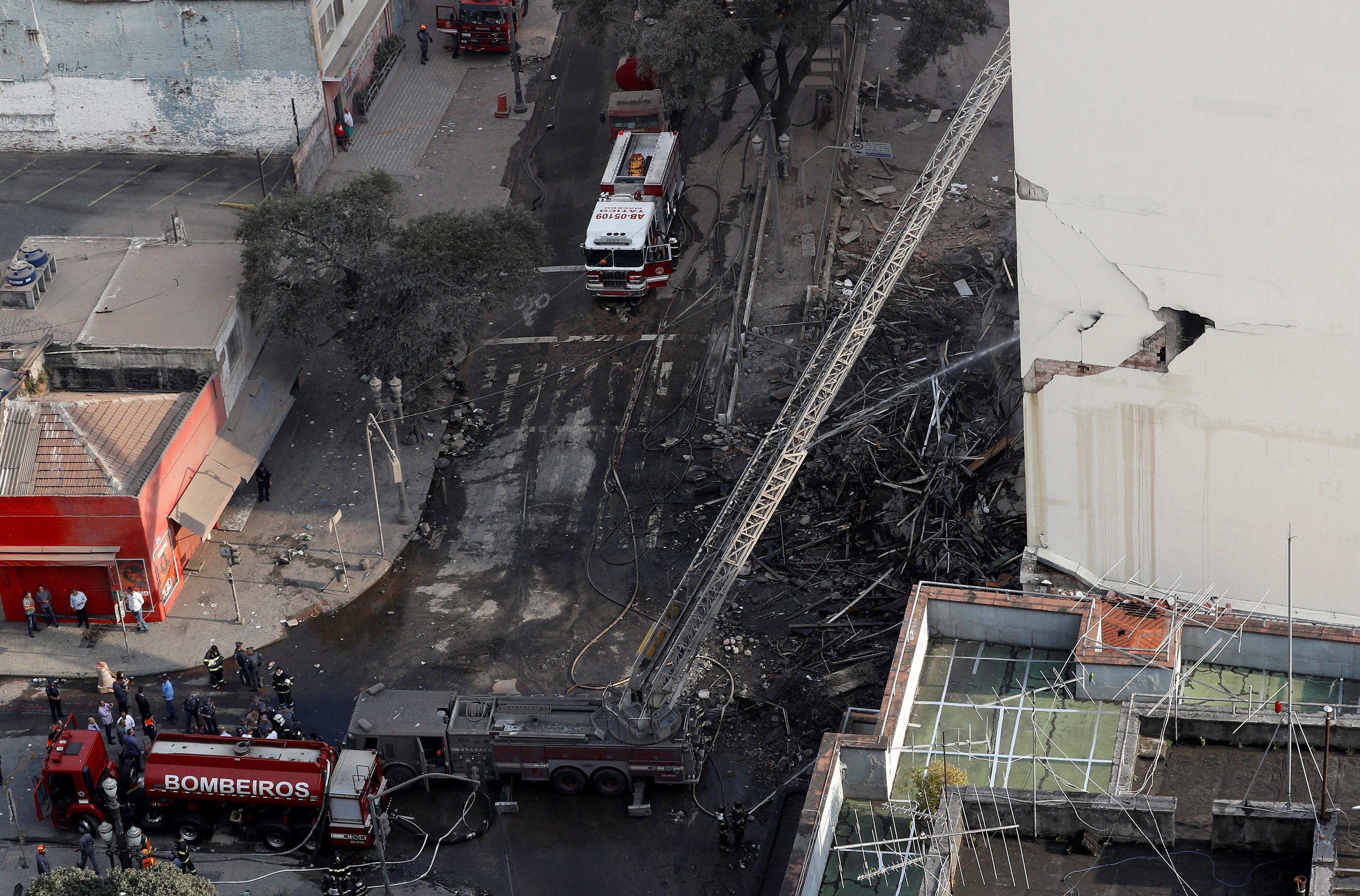 Prefeitura interdita cinco edificações próximas ao prédio que desabou