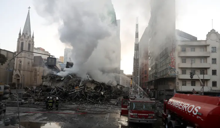 Incêndio em São Paulo: prédio estava ocupado por famílias (Leonardo Benassatto/Reuters)
