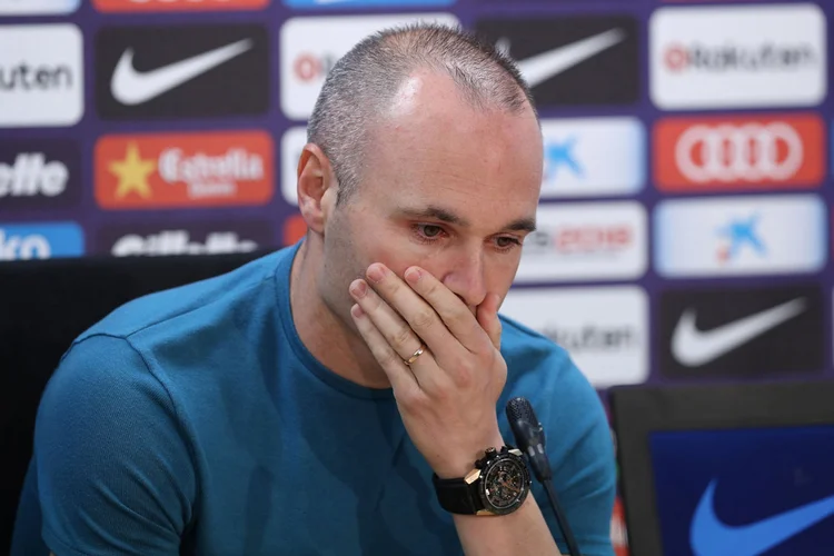 Iniesta: o Barcelona confirmou que o jogador não foi ferido (Albert Gea/Reuters)