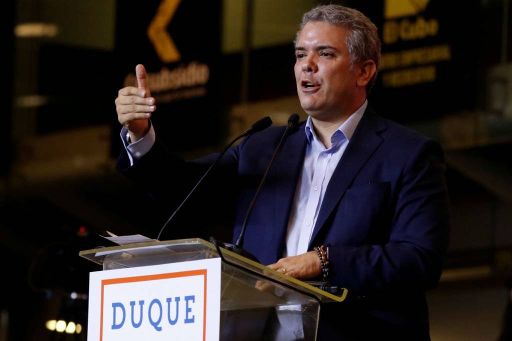 Direitista agora é favorito a conquistar presidência da Colômbia