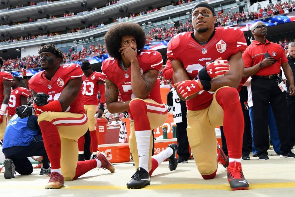 NFL: Times serão punidos se jogadores se ajoelharem durante hino dos EUA