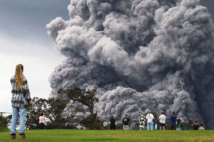 Cinzas de vulcão do Havaí provocam alerta para aviação