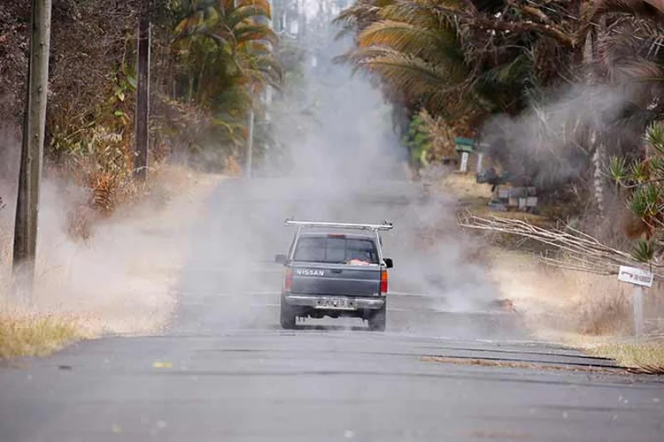 Kilauea: erupção não foi ouvida na vila de Pahoa, cerca de 40 km abaixo do lado leste do vulcão, mas o ar cheirava a enxofre (Terray Sylvester/Reuters)