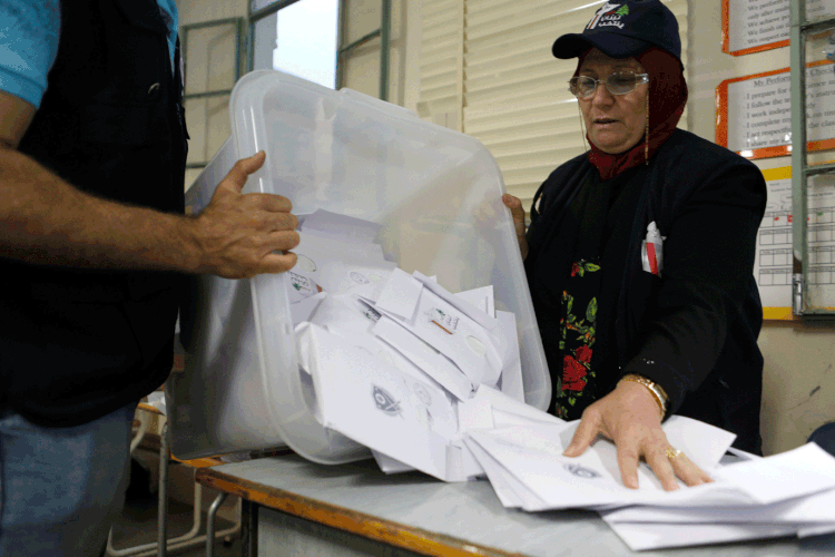 Eleições: menos da metade do eleitores da Líbia votaram no domingo (Mohamed Azakir/Reuters)