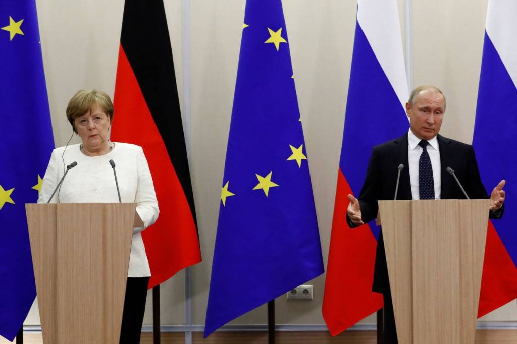 Acordo nuclear não é perfeito, mas é melhor do que nada, diz Merkel