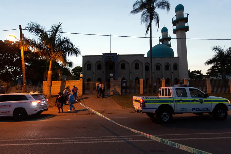 Mesquita sob ataque: duas das vítimas tiveram os pescoços cortados, e a outra foi apunhalada (Rogan Ward/Reuters)