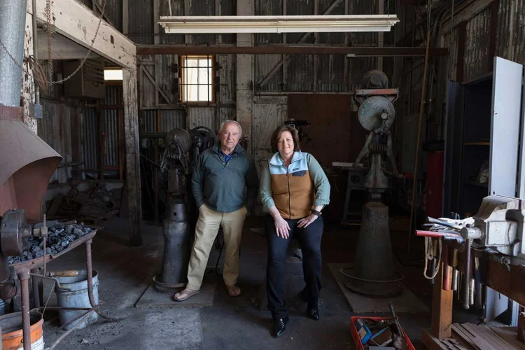 Yvon Chouinard, fundador, e Rose Marcario, ex-CEO da Patagonia: num setor que afeta tanto o meio ambiente, a marca virou sinônimo de sustentabilidade (Laure Joliet/The New York Times)