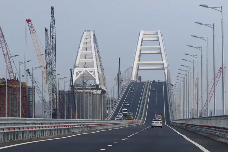 A ponte se tornou símbolo da vitória russa na anexação da Crimeia quatro anos atrás.  (Pavel Rebrov/Reuters)