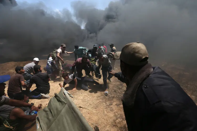 Gaza: cerca de 37 palestinos morreram hoje (14) durante protestos em Gaza (Ibraheem Abu Mustafa/Reuters)