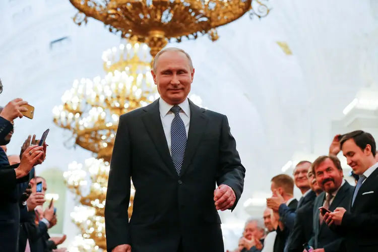 Putin: logo após tomar posse, Putin assinou uma série de decretos para o desenvolvimento econômico do país (Alexander Zemlianichenko/Reuters)