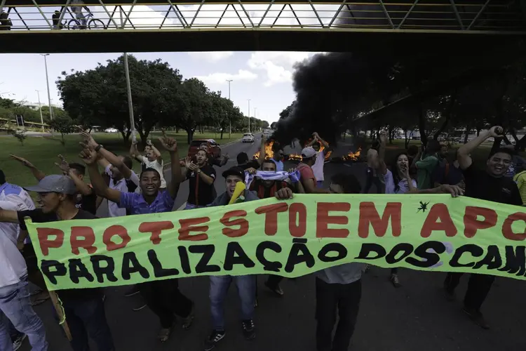 Paralisação: transporte rodoviário de cargas no Brasil é tão pulverizado que a tentativa do governo de ligar a greve dos caminhoneiros a um locaute tem pouca chance de ser eficaz (Fabio Rodrigues Pozzebom/Agência Brasil)
