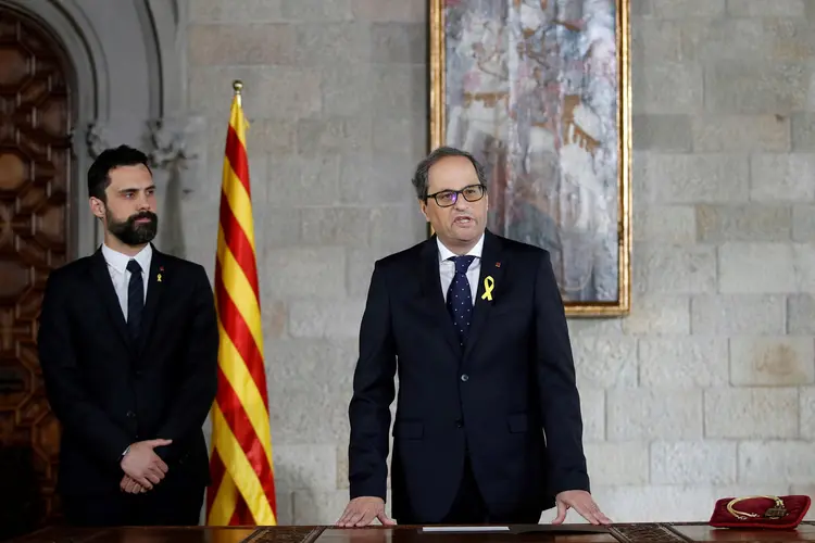 Catalunha: Torra não colocou o medalhão com a bandeira catalã, protocolo seguido por todos os presidentes (Alberto Estevez/Reuters)