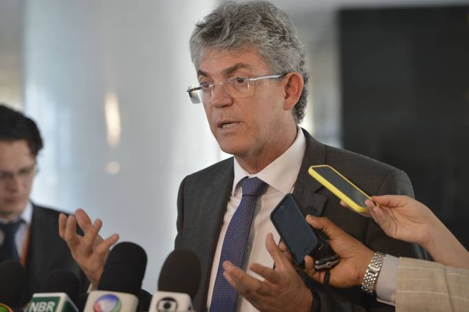 Ex-governador da Paraíba, Ricardo Coutinho deixa a prisão em João Pessoa