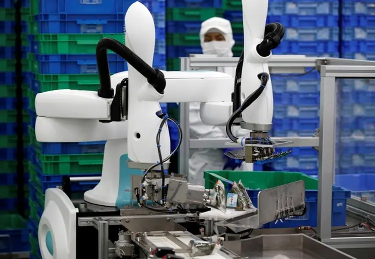 Robôs: investimento em tecnologia pode aumentar a produtividade e dar às empresas espaço para aumentar os salários (Toru Hanai/Reuters)
