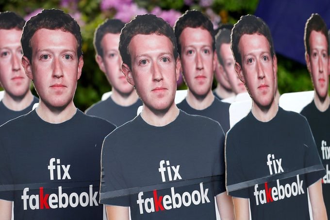 Zuckerberg está na pior em Washington, Bruxelas e Paris