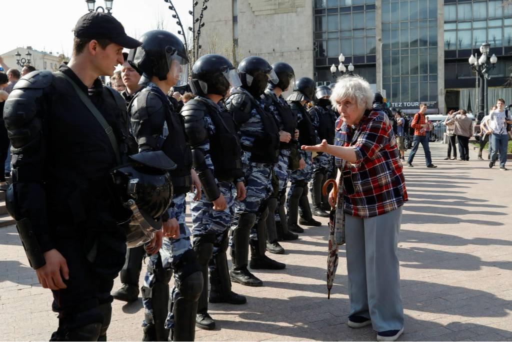 Mais de mil manifestantes são detidos na Rússia