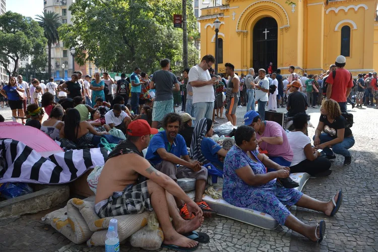 Desabamentos: secretária argumenta que o local em que as crianças estão é insalubre e que os pais se recusam a ir para abrigos (Rovena Rosa/Agência Brasil)