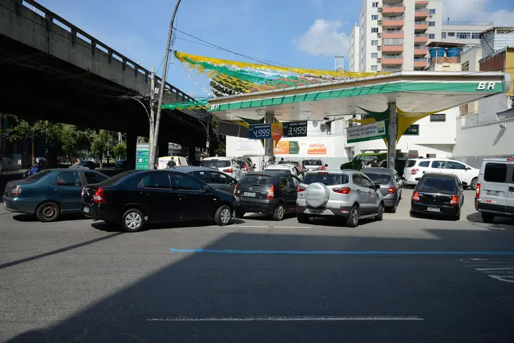 Crise dos combustíveis: estratégia agora é negociar com os senadores a retirada da medida do projeto que trata da reoneração da folha (Tomaz Silva/Agência Brasil)