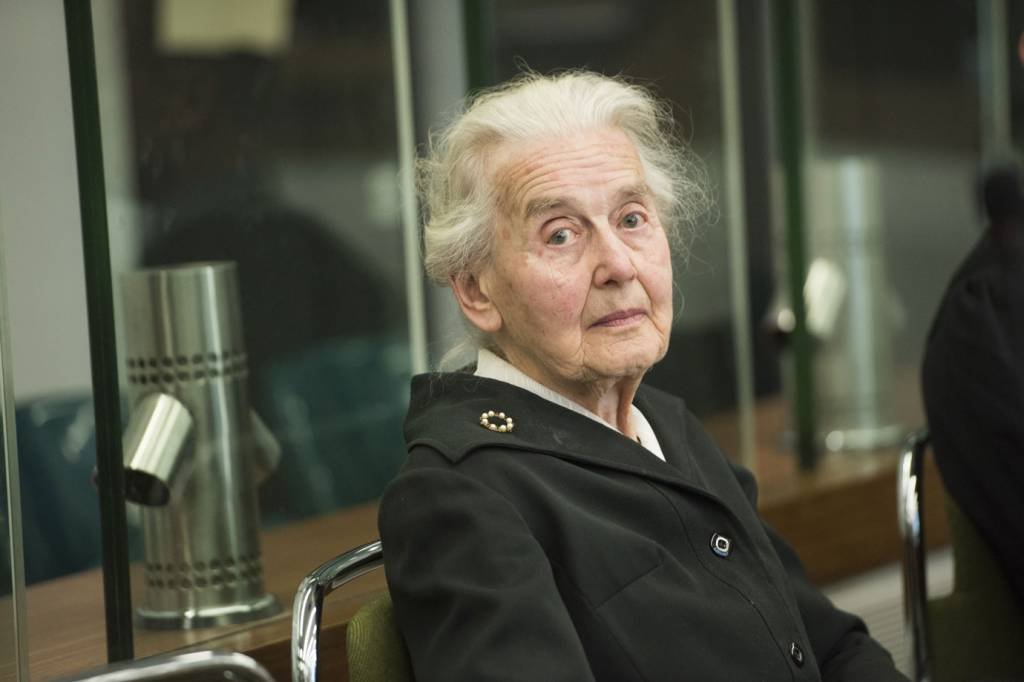 Alemã de 89 anos é condenada por negar Holocausto
