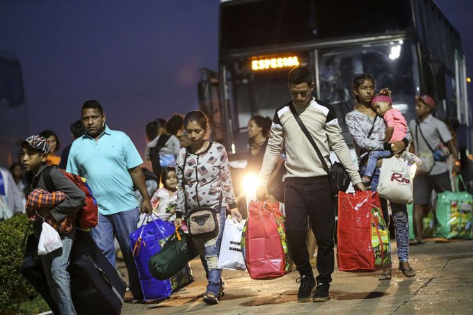 Venezuelanos entrando no Brasil (Marcelo Camargo/Agência Brasil)