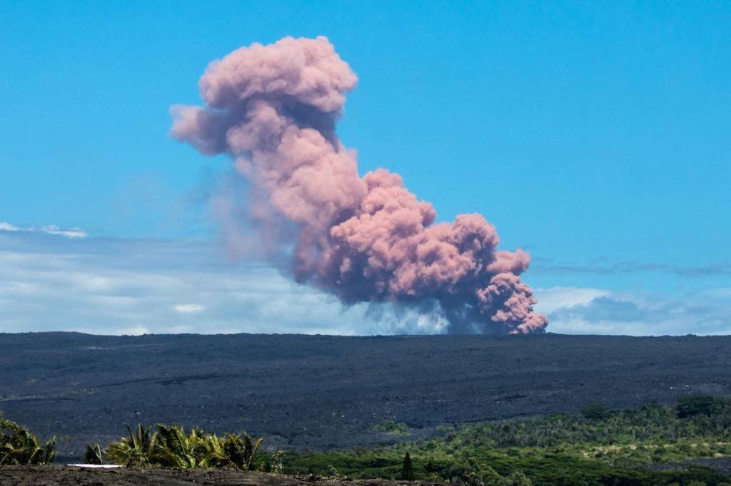 Moradores do Havaí buscam "normalidade" em meio à lava