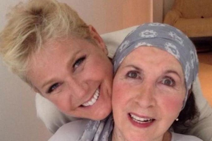 Xuxa e Alda: Xuxa vinha compartilhando mensagens no Instagram com os fãs, pedindo energias positivas para a mãe (Xuxa/Instagram/Divulgação)
