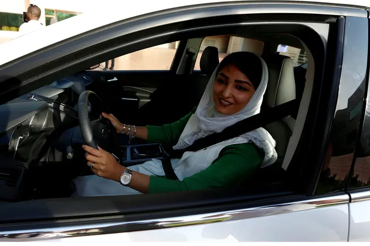 Arábia Saudita: autoridades sauditas começaram nesta segunda-feira a emitir carteira de motorista para mulheres (Faisal Al Nasser/Reuters)