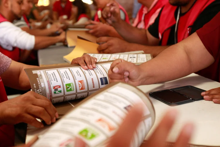 Eleições no México: mexicanos irão às urnas para escolher presidente, deputados federais e senadores e representantes em 19 departamentos (Jose Luis Gonzalez/Reuters)