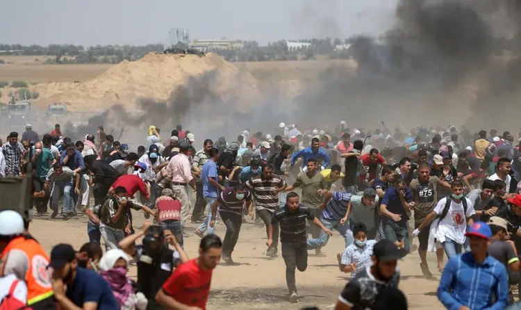 Segundo Israel, cerca de 4 mil manifestantes estavam concentrados nos cinco pontos fronteiriços (Ibraheem Abu Mustafa/Reuters)