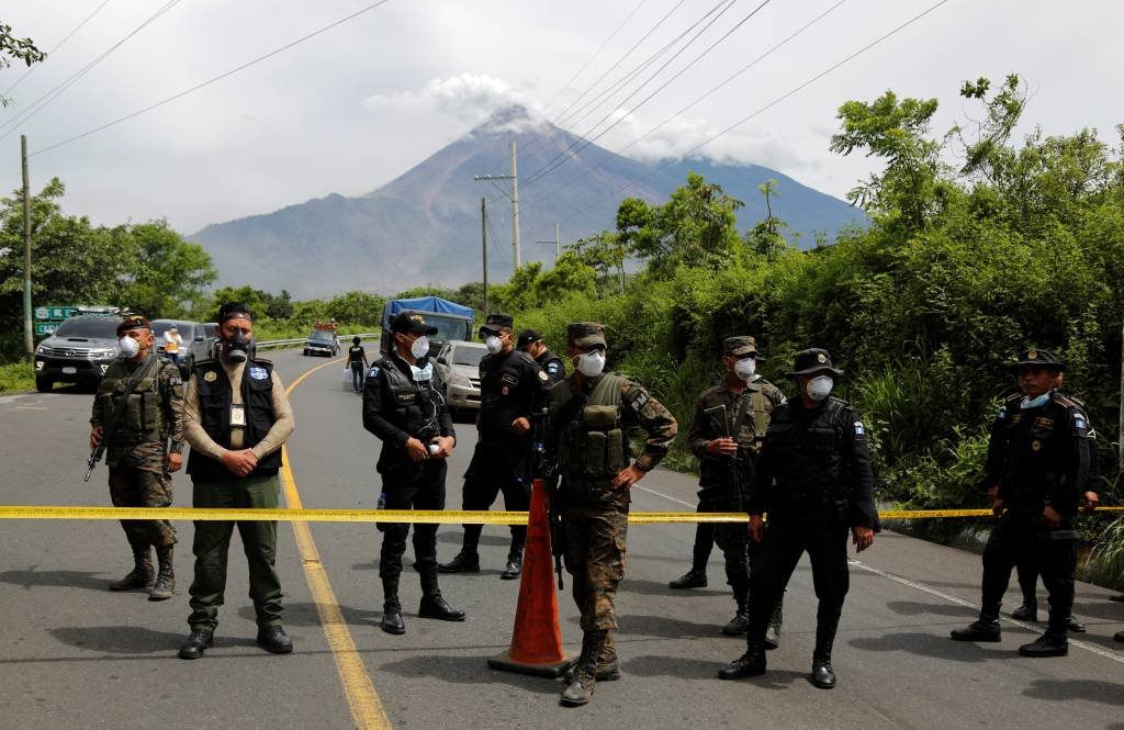 Vulcão de Fogo continua com explosões na Guatemala