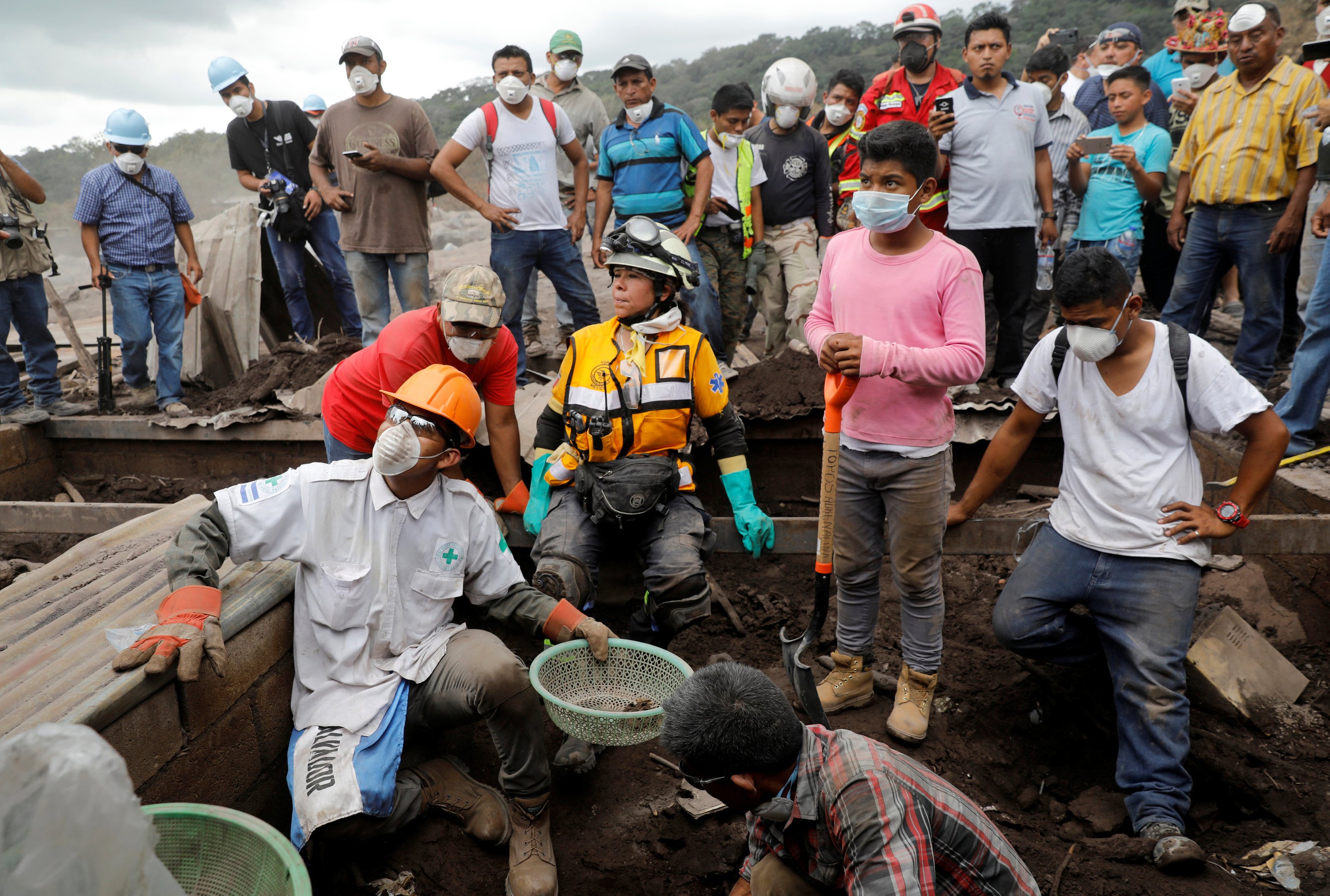 Vulcão de Fogo da Guatemala tem nove explosões por hora após erupção