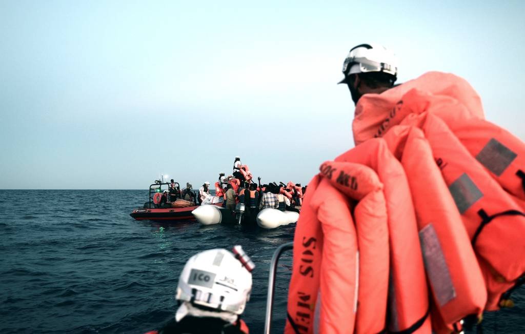 Espanha se oferece para receber navio com migrantes recusado pela Itália