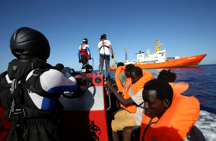 Refugiados do navio Aquarius serão acolhidos pela Espanha, após rejeição da Itália e de Malta (Tony Gentile/Reuters)