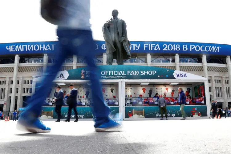 Copa do Mundo deste ano está vendo os gigantes do futebol internacional decepcionarem ao enfrentar adversários de menor destaque (Kai Pfaffenbach/Reuters)